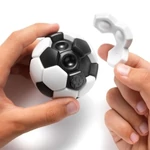 Kép 2/4 - Kézben tartott Plug &amp; Play focilabda kirakás közben