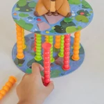Kép 5/10 - Kapibarás ügyességi társasjáték  - játék közben  - Learning Resources 3007
