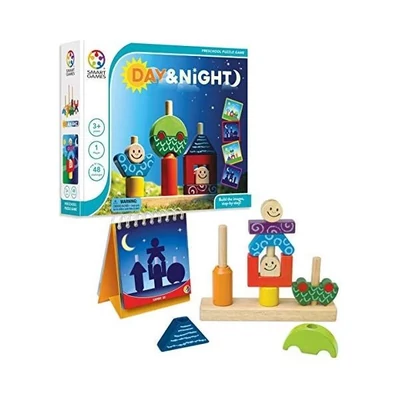 Day &amp; Night logikai játék – SmartGames – faelemek és kihívásfüzet játékalappal kiterítve