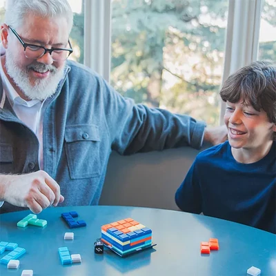 Kanoodle Upzzle - 3D Tetrisz társasjáték elemei